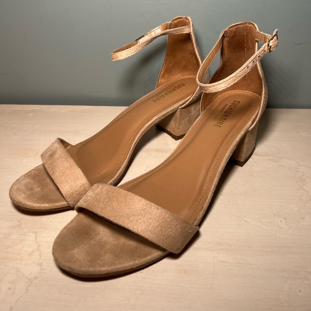 Cushionaire Block Heel 10W summer sandal formal alba Women’s heels Tan beige